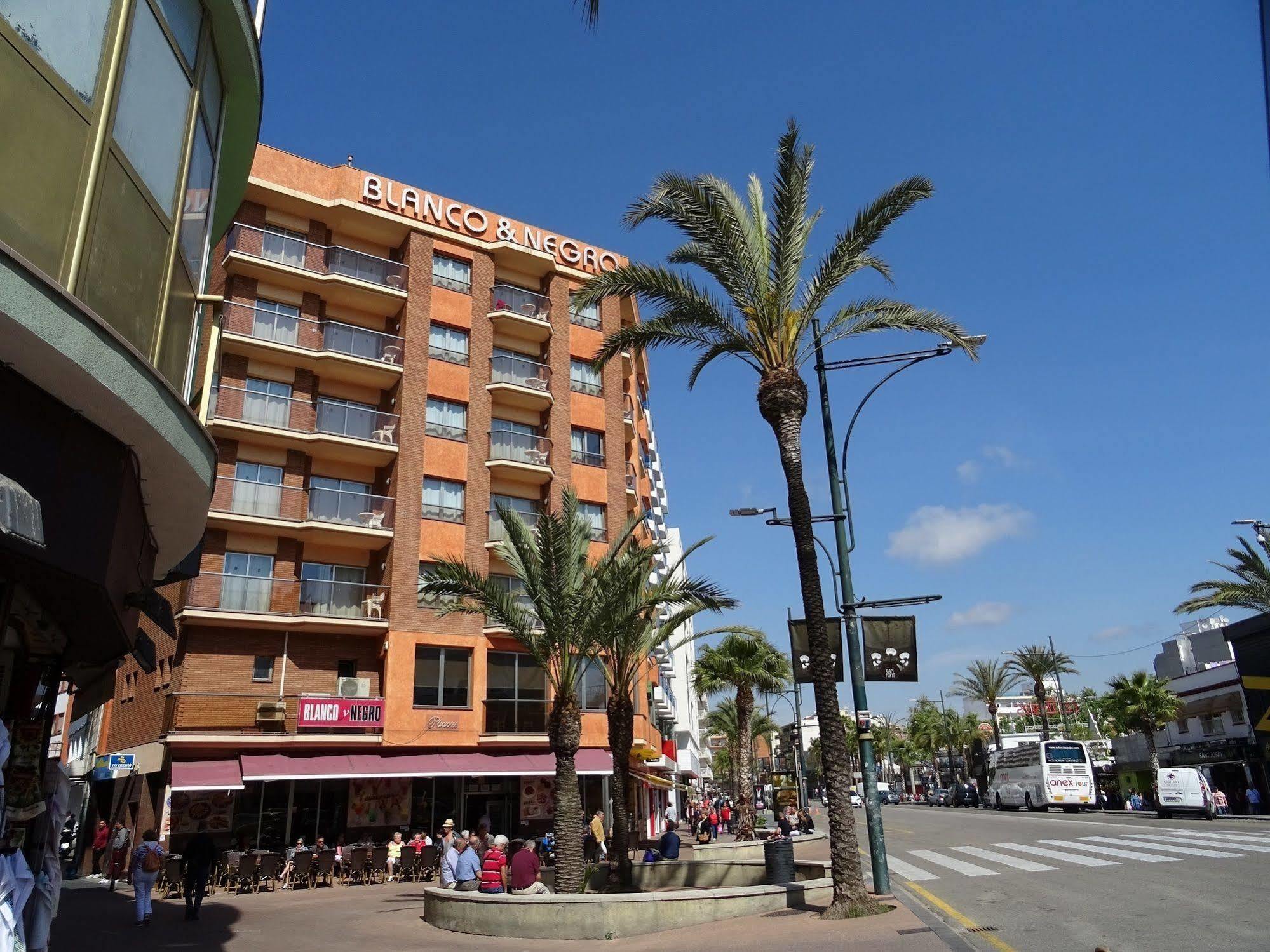 Blanco Y Negro Apartments Lloret de Mar Extérieur photo