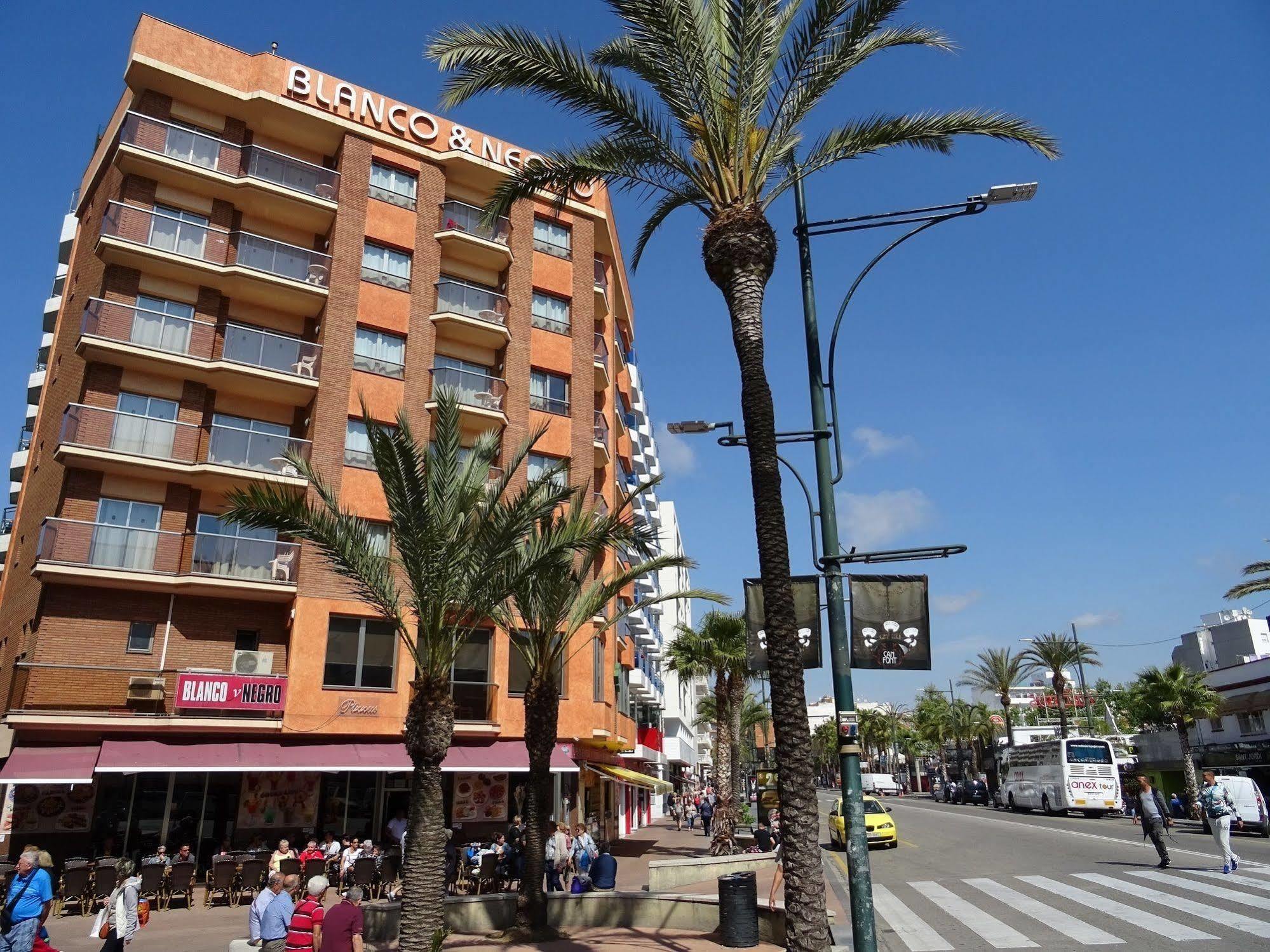 Blanco Y Negro Apartments Lloret de Mar Extérieur photo