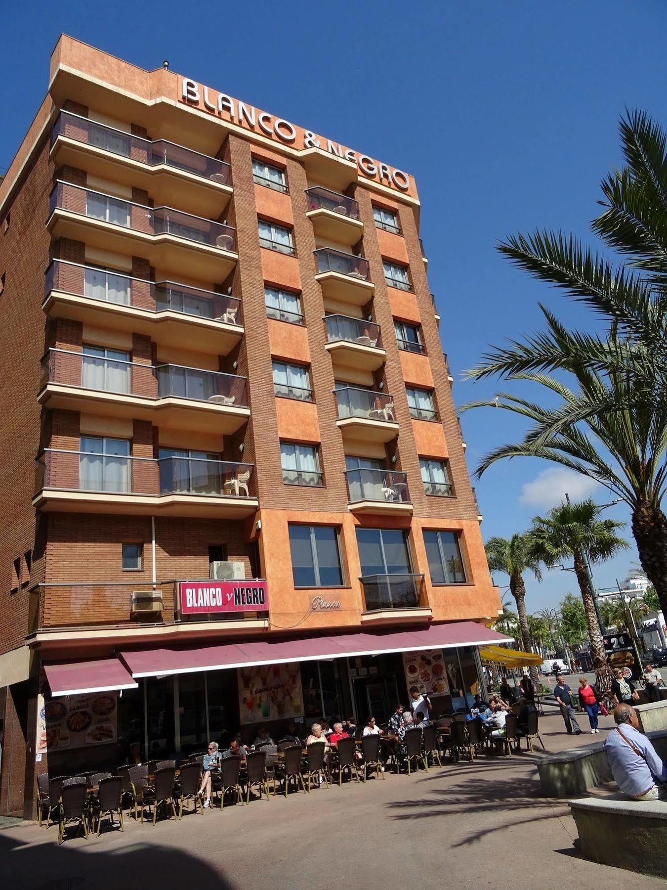 Blanco Y Negro Apartments Lloret de Mar Extérieur photo